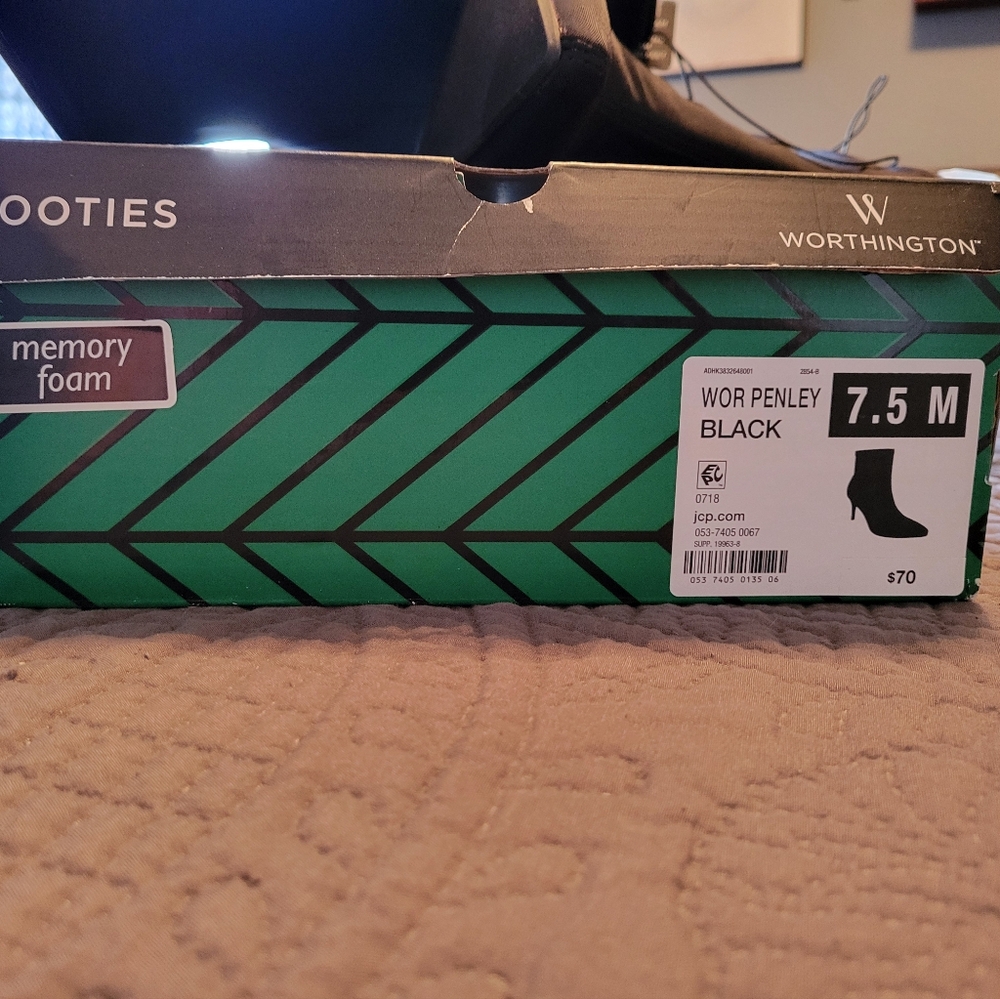 Boots - Picture 3 of 3